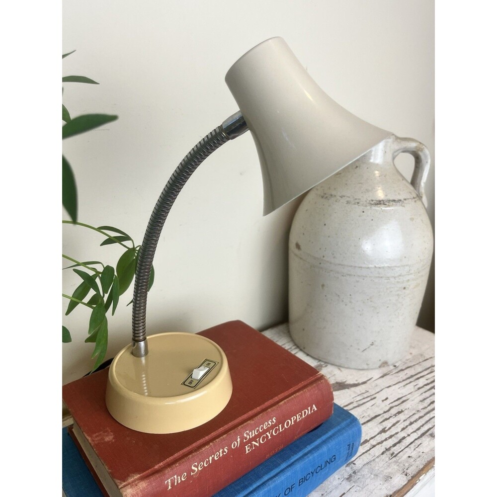 Vintage Underwriters Laboratories Tan Portable Lamp BC1001 Desktop Industrial - Picture 6 of 9